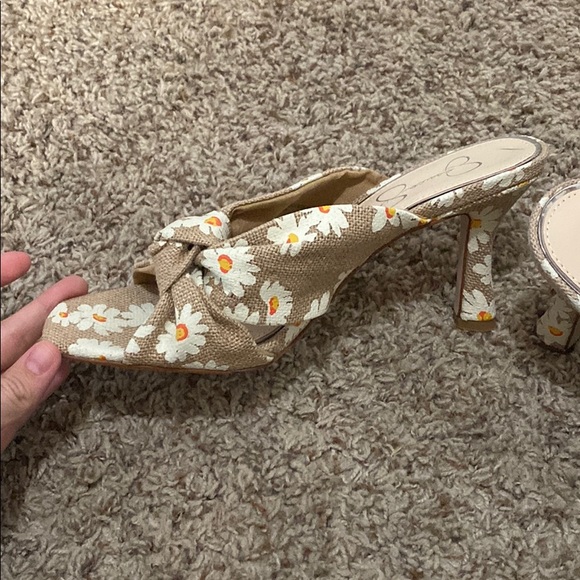 Jessica Simpson flower slip on heel - BRAND NEW - Picture 4 of 4